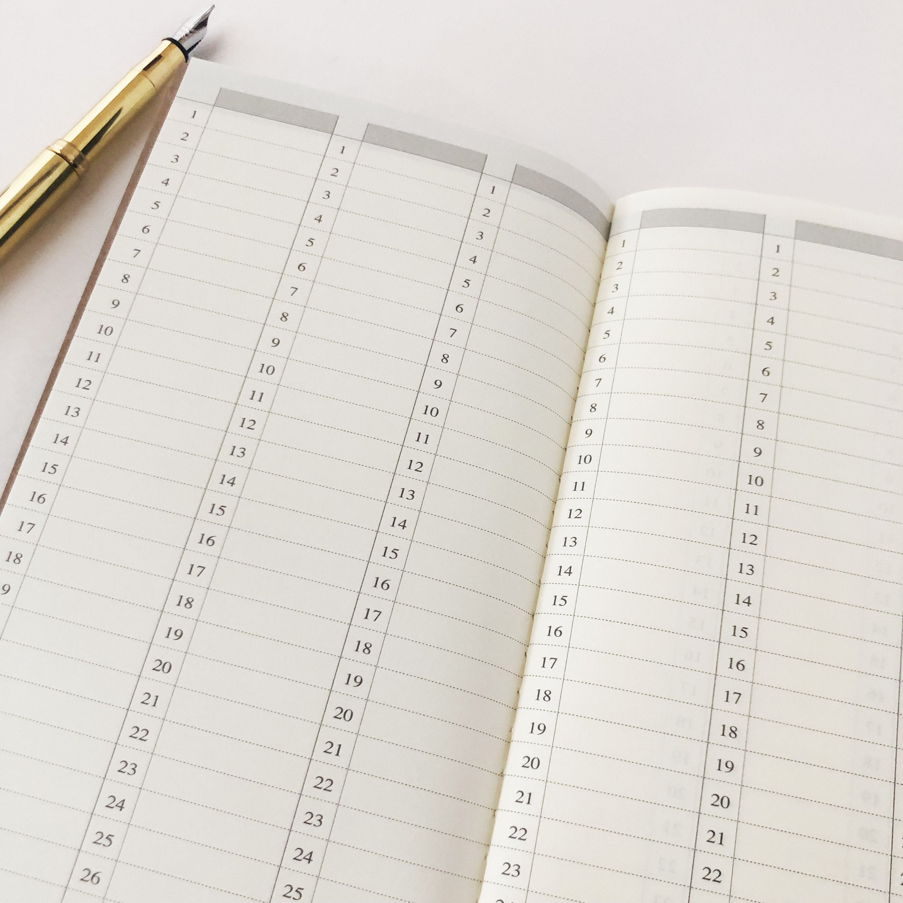 Traveler's Notebook 018 Free Weekly Vertical Refill-niconeco zakkaya